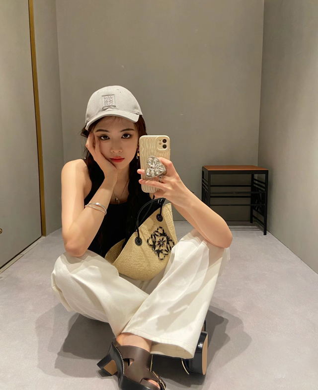 【LOEWE】ロエベ スーパーコピー アナグラム バスケットバッグ スモール （イラカヤシ＆カーフ）ナチュラル/ブラック A223P65X01