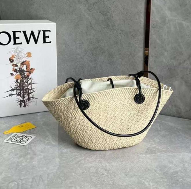 【LOEWE】ロエベ スーパーコピー アナグラム バスケットバッグ スモール （イラカヤシ＆カーフ）ナチュラル/ブラック A223P65X01