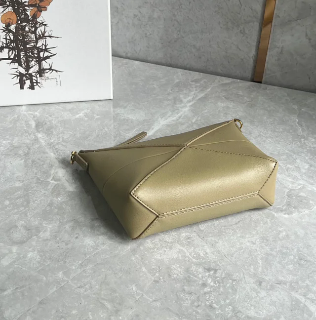 【LOEWE】ロエベ スーパーコピー パズルフォルド ポーチ（シャイニーナパカーフ）クレイグリーン C510PT1X01
