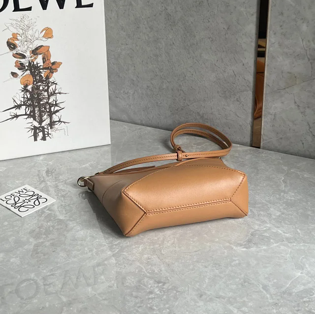 【LOEWE】ロエベ スーパーコピー パズルフォルド ポーチ（シャイニーナパカーフ）ウォームデザート C510PT1X01