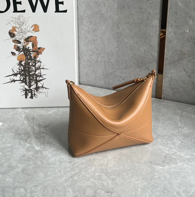 【LOEWE】ロエベ スーパーコピー パズルフォルド ポーチ（シャイニーナパカーフ）ウォームデザート C510PT1X01
