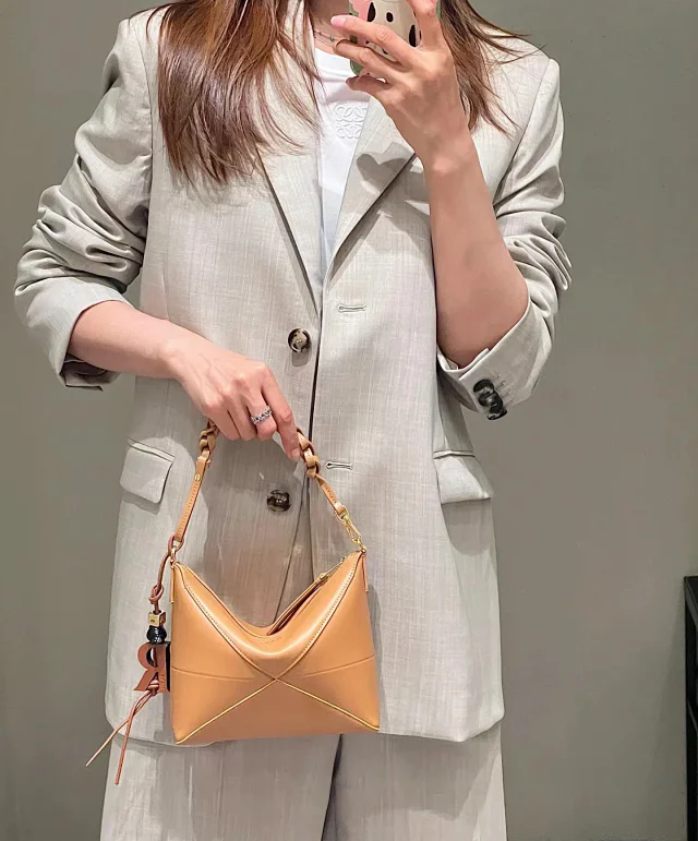 【LOEWE】ロエベ スーパーコピー パズルフォルド ポーチ（シャイニーナパカーフ）ウォームデザート C510PT1X01