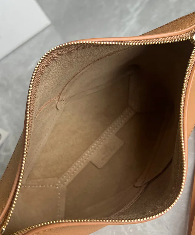 【LOEWE】ロエベ スーパーコピー パズルフォルド ポーチ（シャイニーナパカーフ）ウォームデザート C510PT1X01