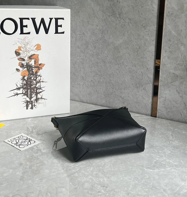 【LOEWE】ロエベ スーパーコピー パズルフォルド ポーチ（シャイニーナパカーフ）ブラック C510PT1X01
