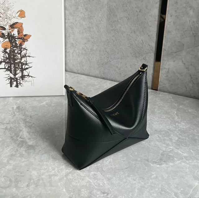【LOEWE】ロエベ スーパーコピー パズルフォルド ポーチ（シャイニーナパカーフ）ブラック C510PT1X01