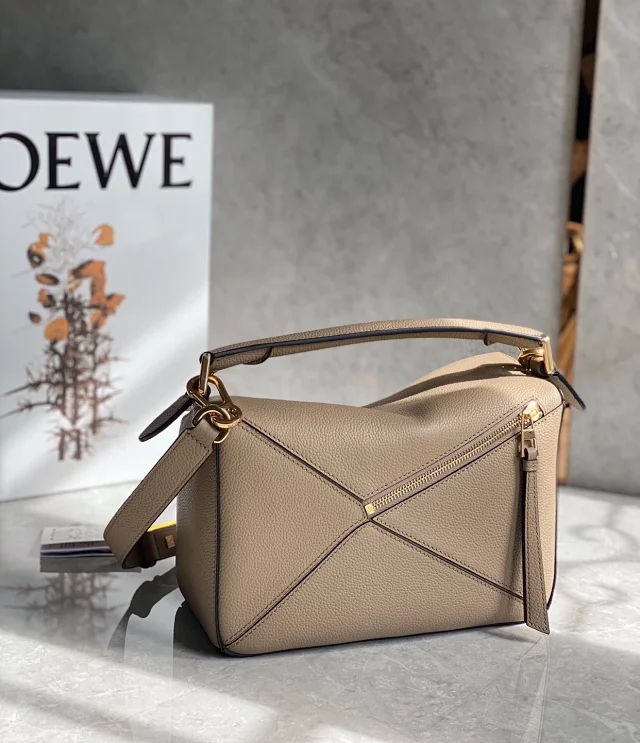 【LOEWE】ロエベ スーパーコピー  パズルバッグ スモール（ソフトグレインカーフ）サンド A510P60X30