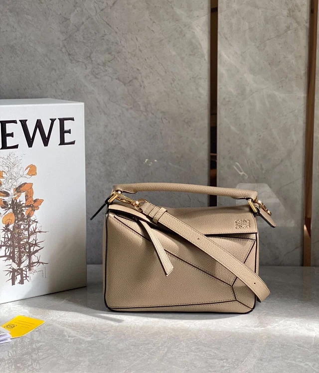 【LOEWE】ロエベ スーパーコピー  パズルバッグ スモール（ソフトグレインカーフ）サンド A510P60X30