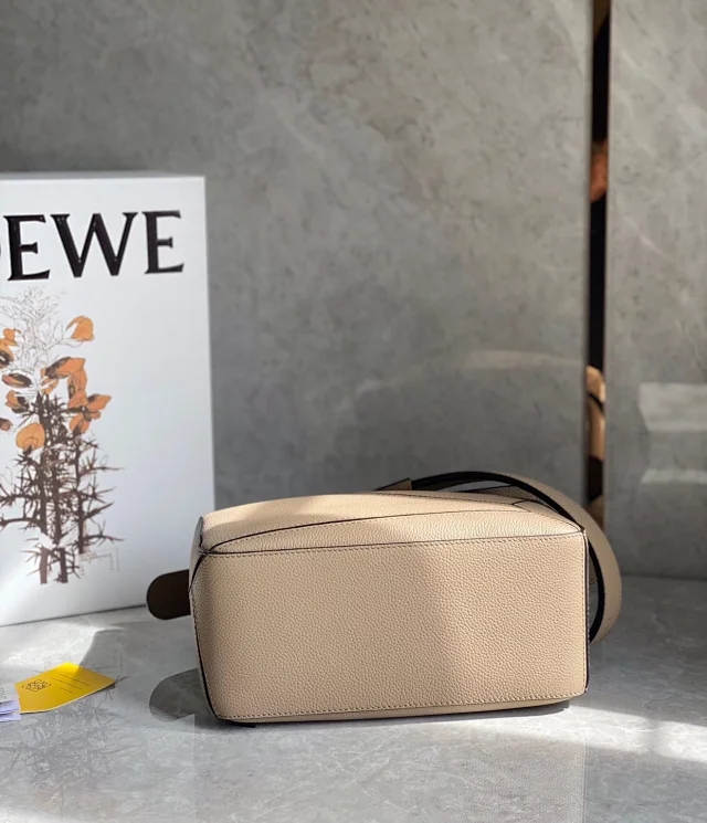 【LOEWE】ロエベ スーパーコピー  パズルバッグ スモール（ソフトグレインカーフ）サンド A510P60X30