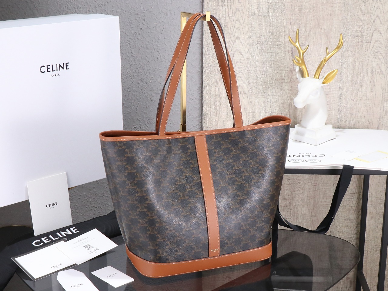 【CELINE】セリーヌ スーパーコピー ミディアム カバ / トリオンフキャンバス＆カーフスキン タン（115072CAS.04LU）