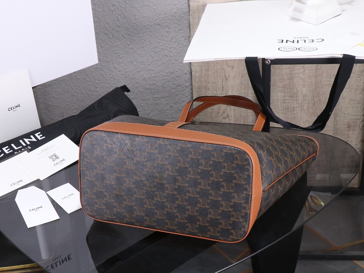 【CELINE】セリーヌ スーパーコピー ミディアム カバ / トリオンフキャンバス＆カーフスキン タン（115072CAS.04LU）