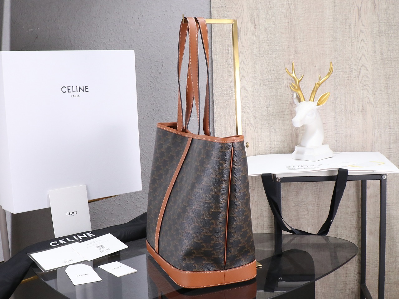 【CELINE】セリーヌ スーパーコピー ミディアム カバ / トリオンフキャンバス＆カーフスキン タン（115072CAS.04LU）