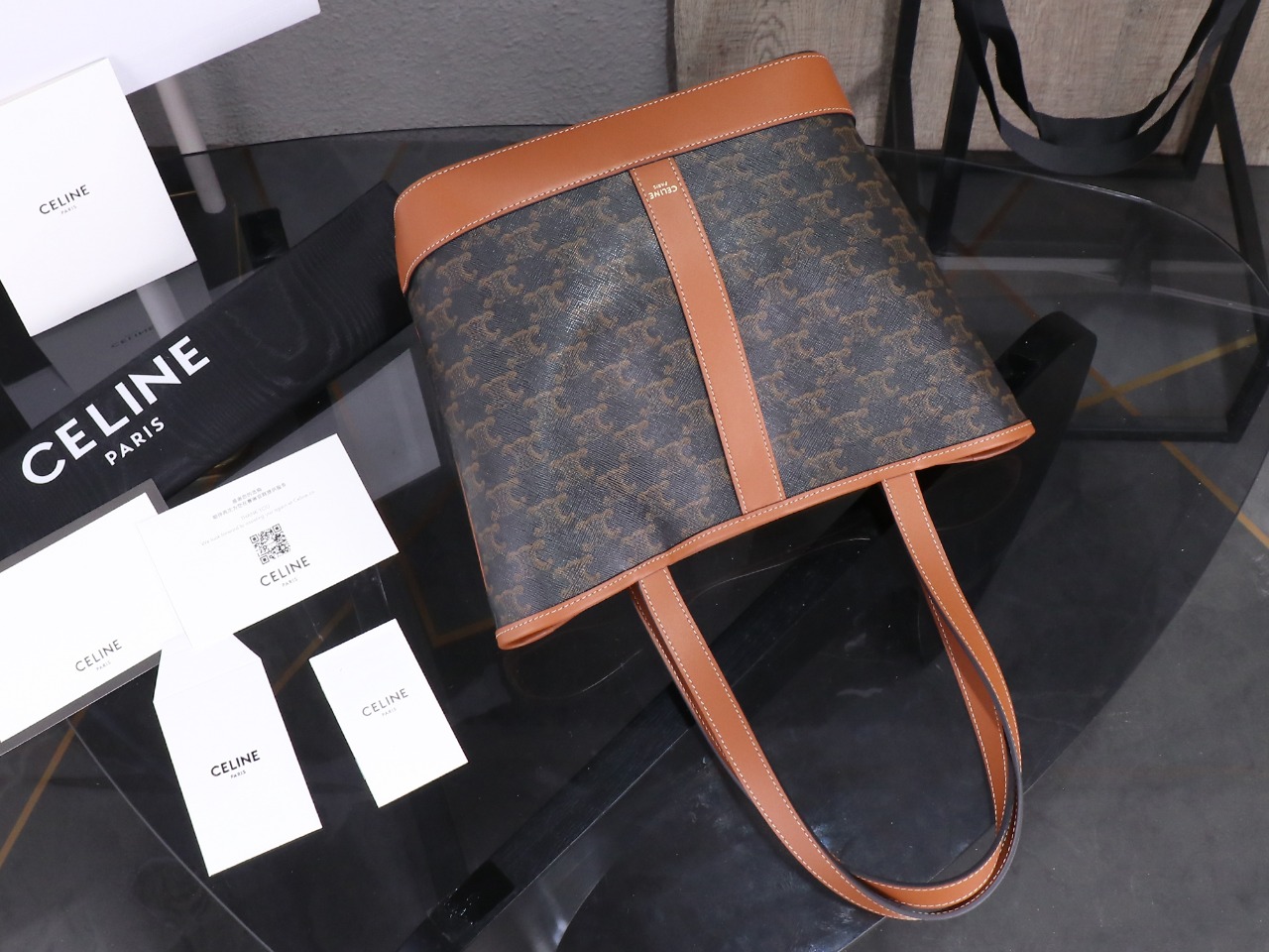 【CELINE】セリーヌ スーパーコピー スモール カバ / トリオンフキャンバス＆カーフスキン タン（115082CAS.04LU）