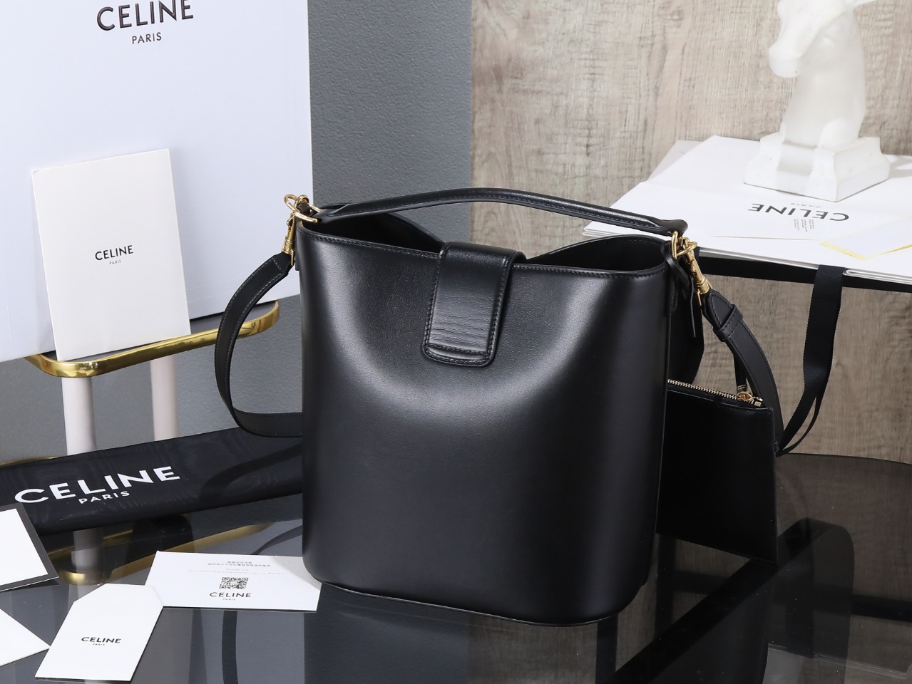 【CELINE】セリーヌ スーパーコピー LOUISE ミディアムバッグ スムースカーフスキン ブラック（116613FX9.38NO）