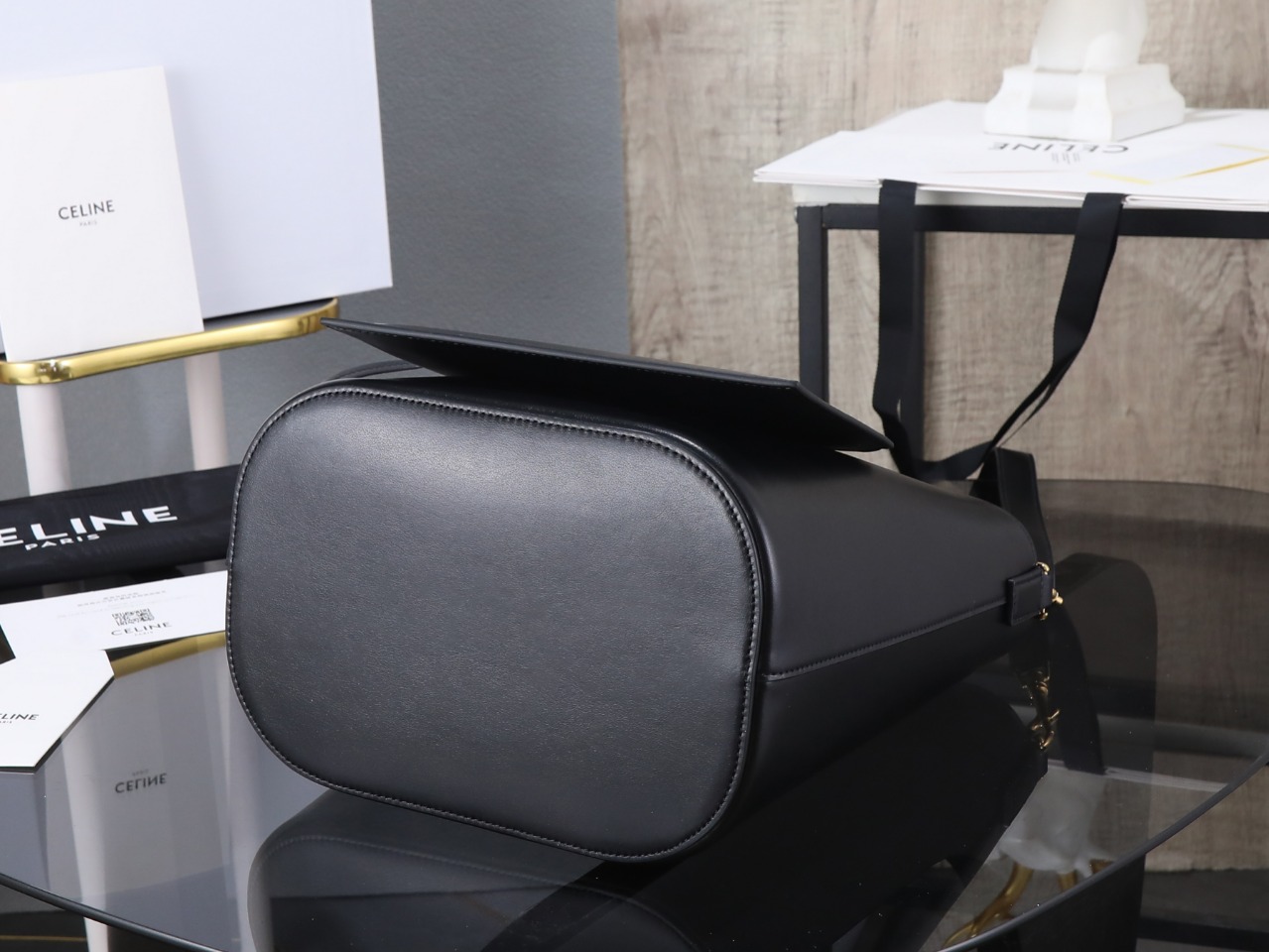 【CELINE】セリーヌ スーパーコピー LOUISE ミディアムバッグ スムースカーフスキン ブラック（116613FX9.38NO）