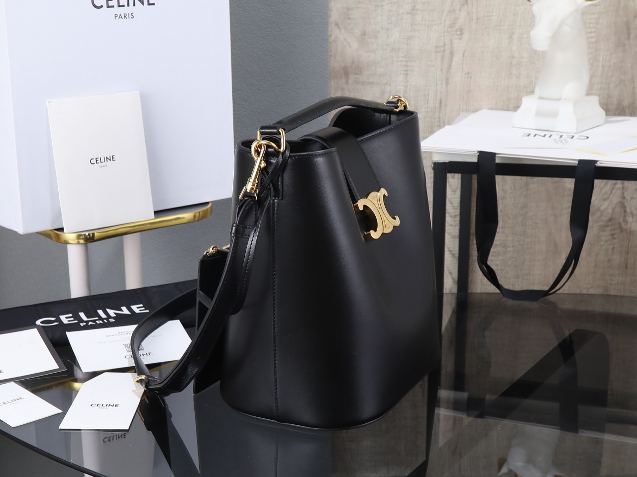 【CELINE】セリーヌ スーパーコピー LOUISE ミディアムバッグ スムースカーフスキン ブラック（116613FX9.38NO）