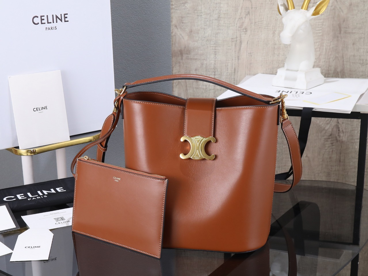 【CELINE】セリーヌ スーパーコピー LOUISE ミディアムバッグ スムースカーフスキン タン（116613FX9.04LU）