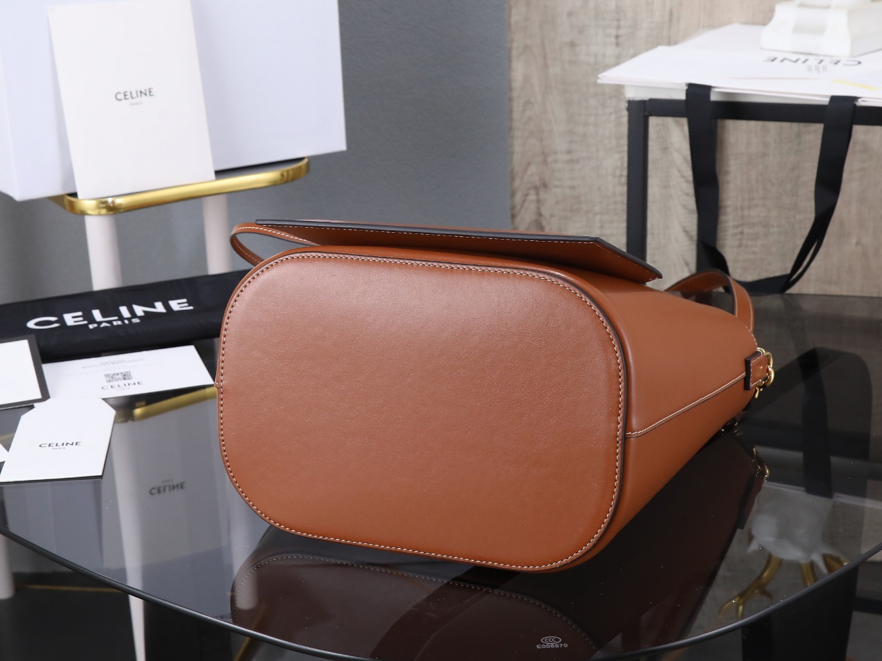 【CELINE】セリーヌ スーパーコピー LOUISE ミディアムバッグ スムースカーフスキン タン（116613FX9.04LU）
