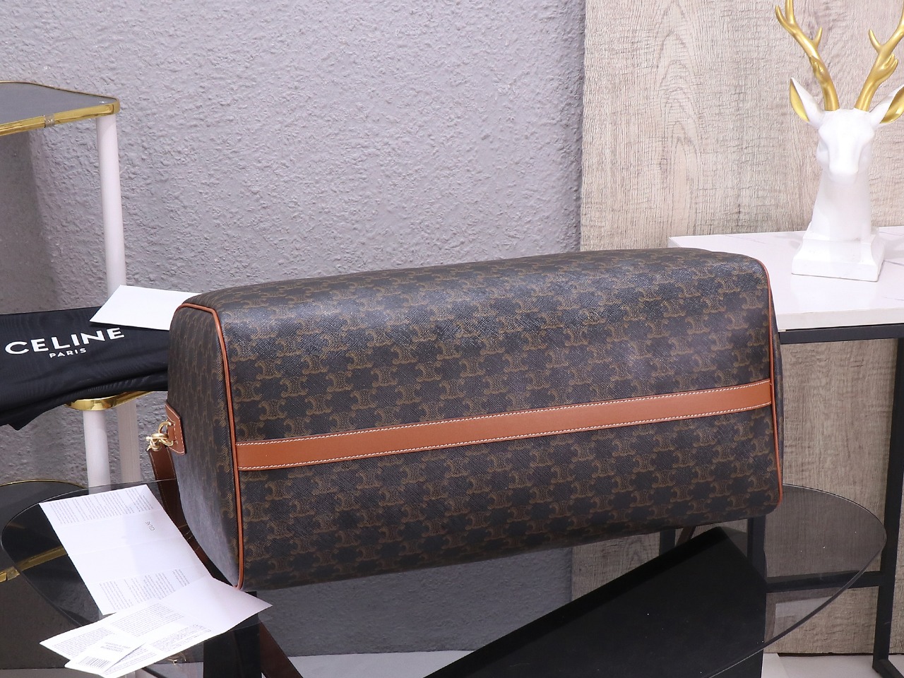 【CELINE】セリーヌ スーパーコピー ラージ ヴォヤージュバッグ / CELINEプリント入り トリオンフキャンバス タン（191472CYX.04LU）