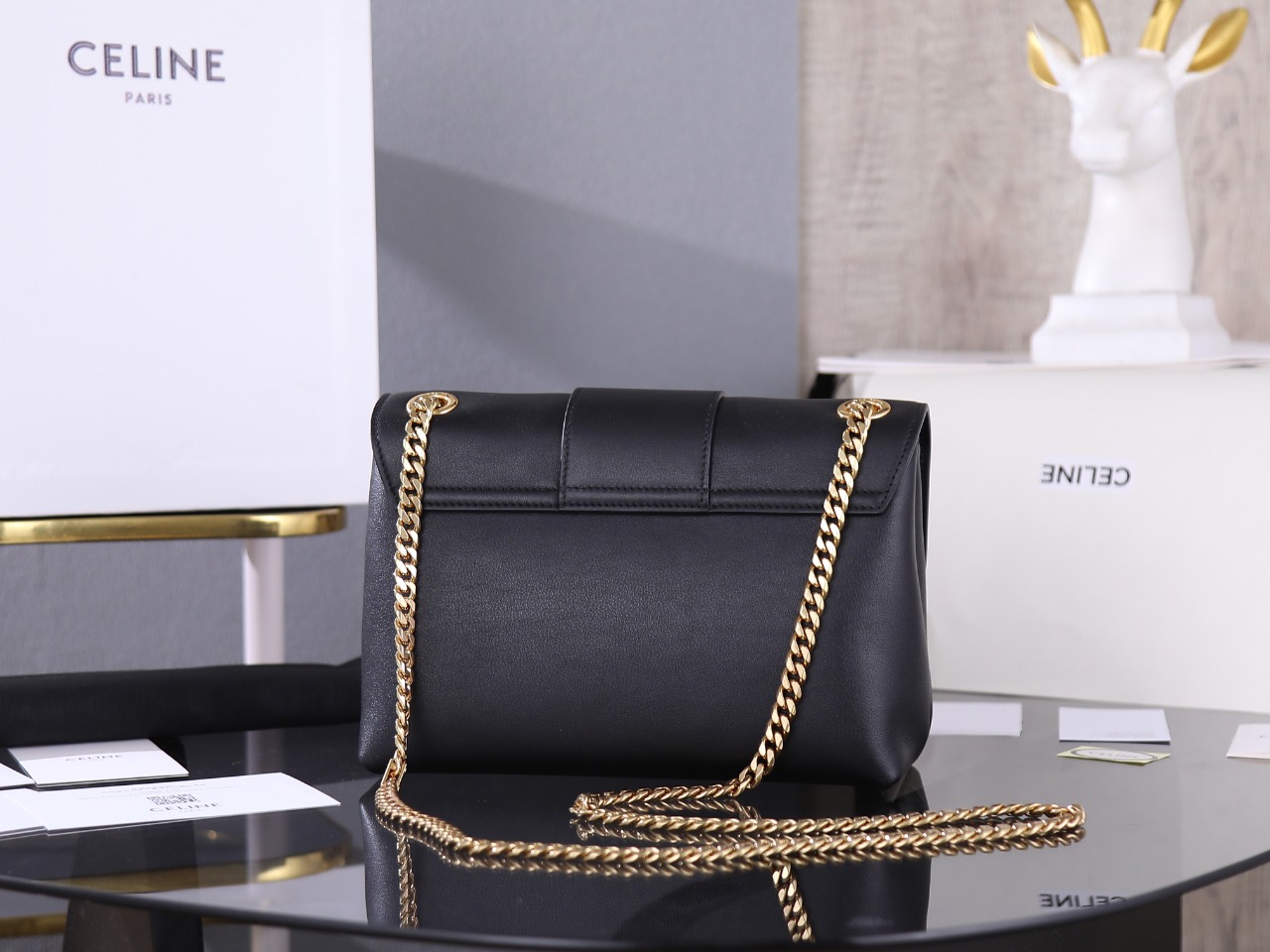 【CELINE】セリーヌ スーパーコピー ミディアム CELINE ヴィクトワール バッグ / サプル グレインドカーフスキン ブラック（115853FDU.38NO）