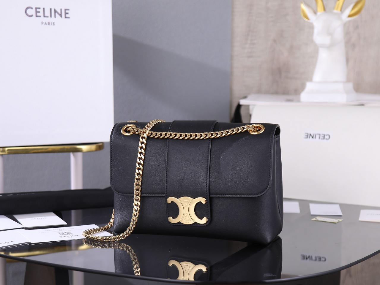 【CELINE】セリーヌ スーパーコピー ミディアム CELINE ヴィクトワール バッグ / サプル グレインドカーフスキン ブラック（115853FDU.38NO）