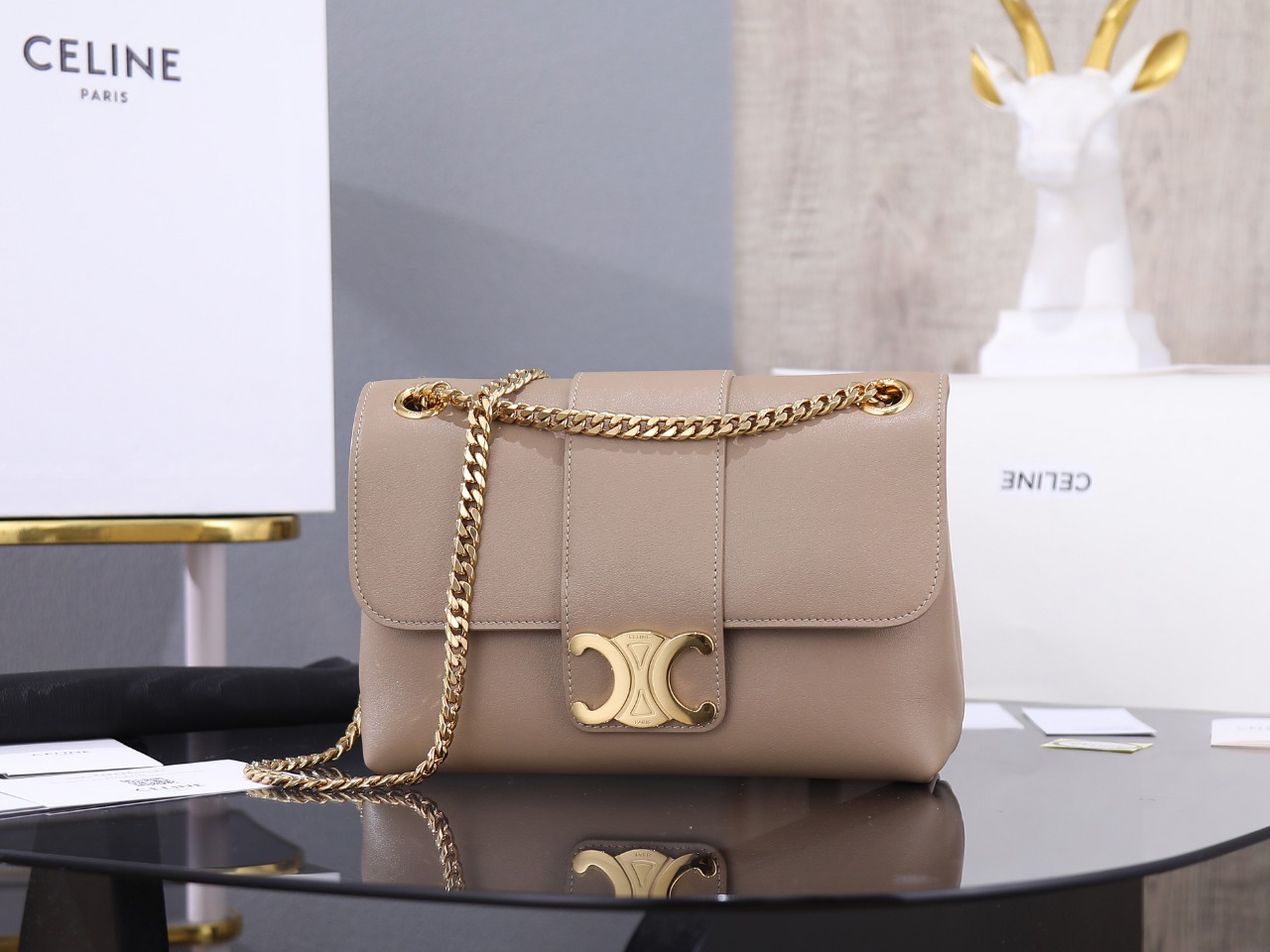 【CELINE】セリーヌ スーパーコピー ミディアム CELINE ヴィクトワール バッグ / サプル グレインドカーフスキン セピア（115853FDU.18BS）
