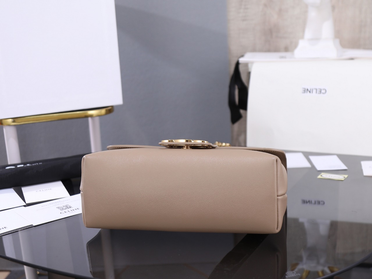 【CELINE】セリーヌ スーパーコピー ミディアム CELINE ヴィクトワール バッグ / サプル グレインドカーフスキン セピア（115853FDU.18BS）