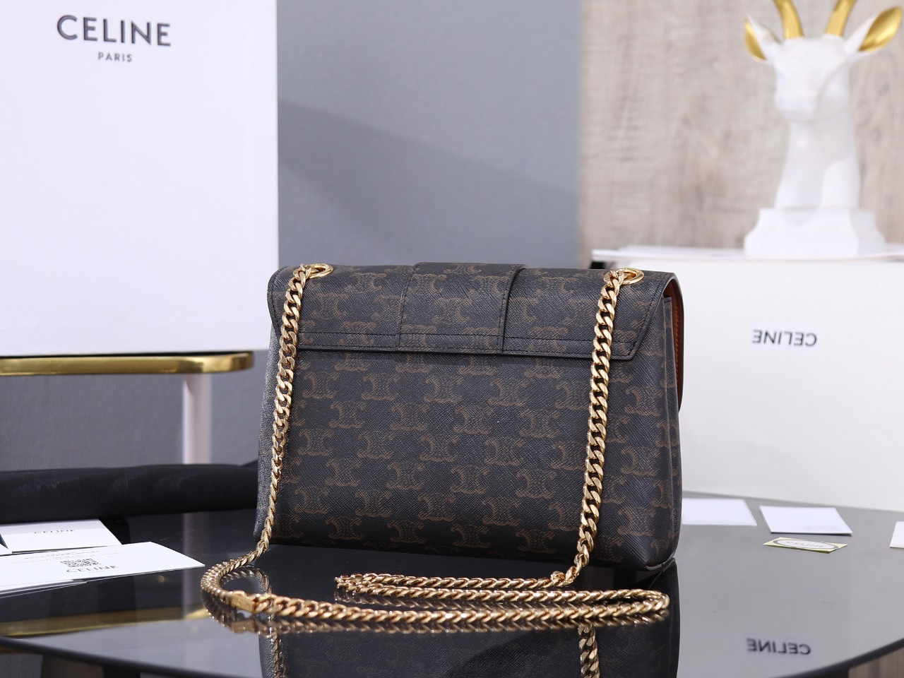 【CELINE】セリーヌ スーパーコピー ティーン CELINE ヴィクトワール バッグ / トリオンフキャンバス タン（116592FRH.04LU）