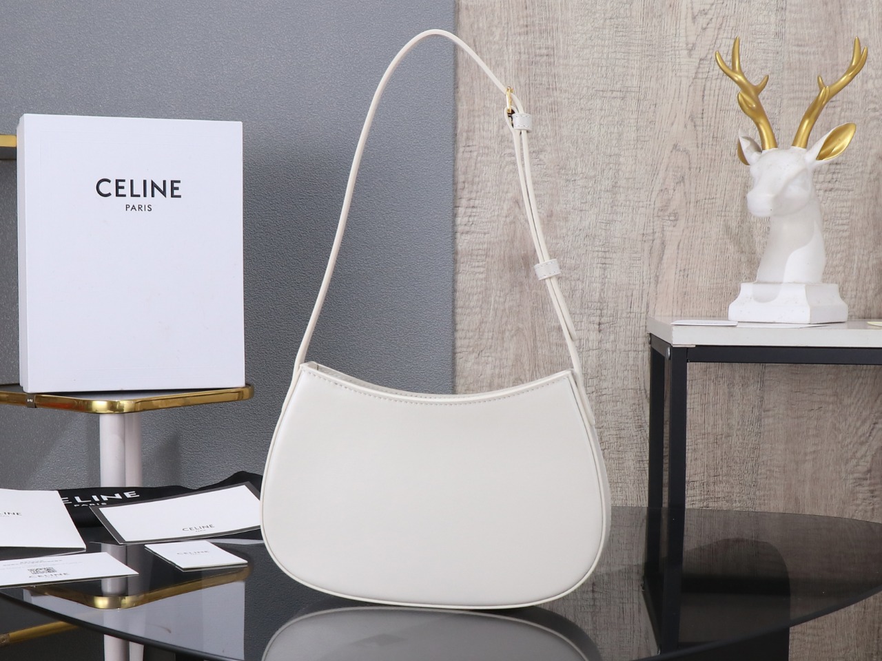 【CELINE】セリーヌ スーパーコピー ミディアム ティリー バッグ / シャイニーカーフスキン ライス（115703BF4.01RC）