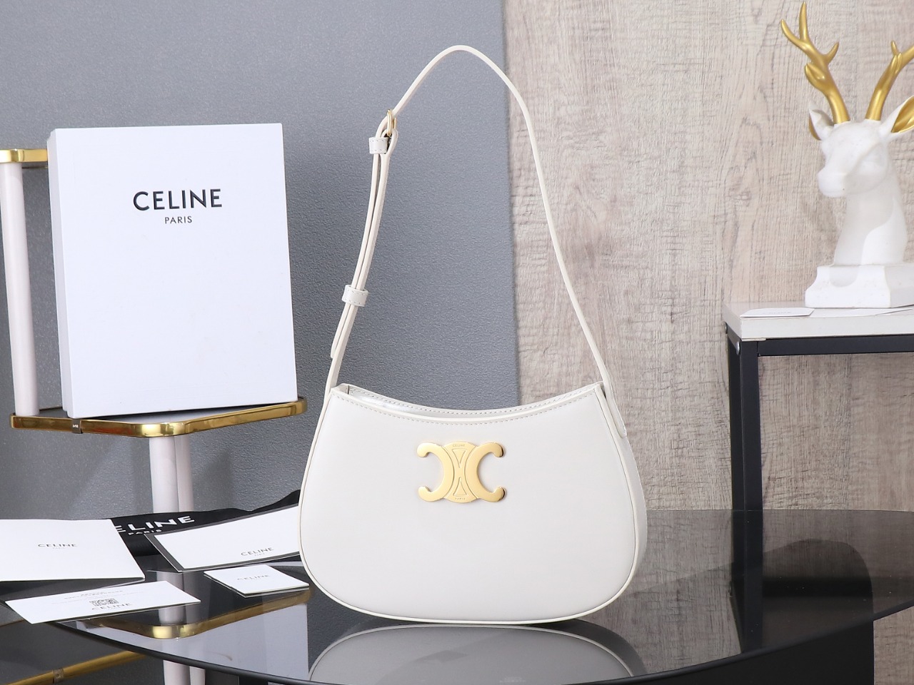 【CELINE】セリーヌ スーパーコピー ミディアム ティリー バッグ / シャイニーカーフスキン ライス（115703BF4.01RC）