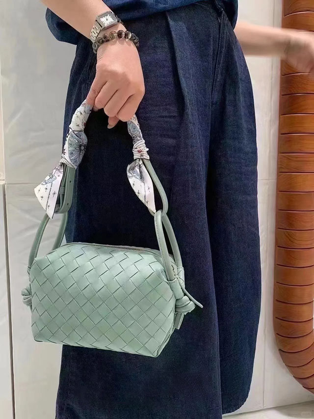 【BOTTEGA VENETA】ボッテガヴェネタ スーパーコピー スモール ループ クロスボディバッグ（796615V2HL13401）