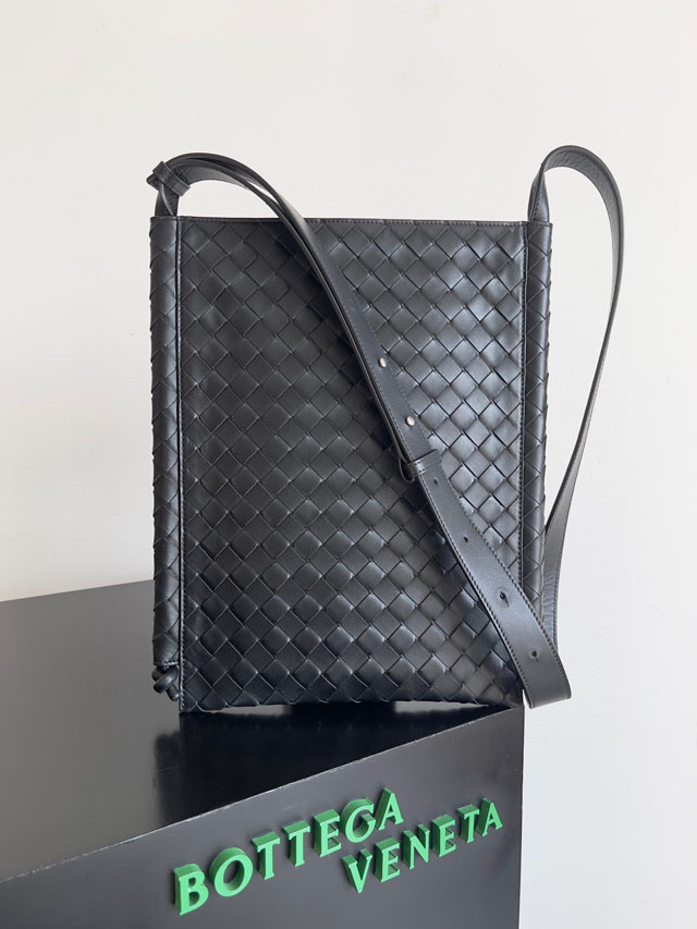 【BOTTEGA VENETA】ボッテガヴェネタ スーパーコピー ラージ フラット ループ ブラックショルダーバッグ（776204V2HL18803）