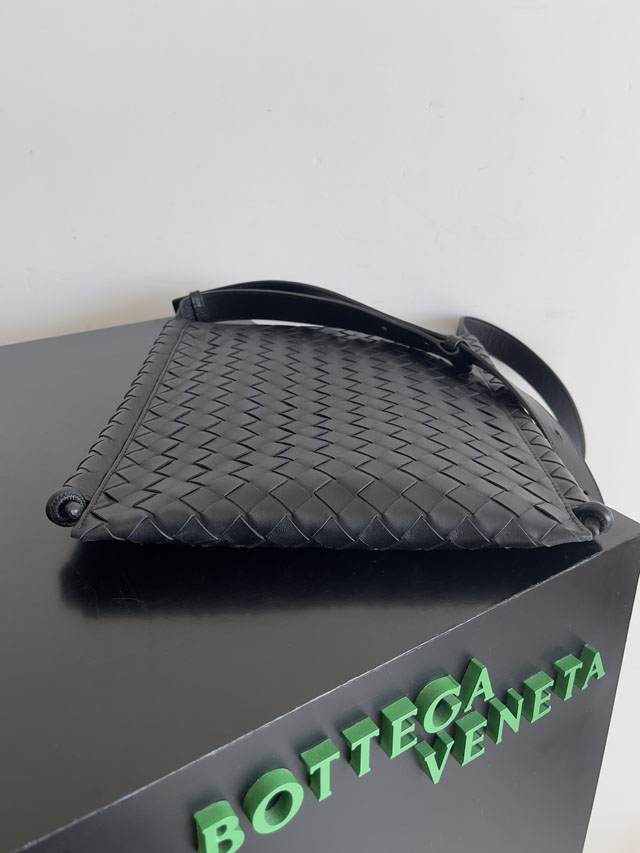 【BOTTEGA VENETA】ボッテガヴェネタ スーパーコピー ラージ フラット ループ ブラックショルダーバッグ（776204V2HL18803）