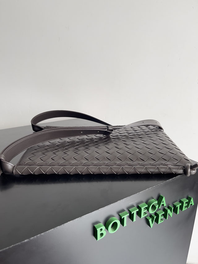 【BOTTEGA VENETA】ボッテガヴェネタ スーパーコピー ラージ フラット ループ フォンデンテショルダーバッグ（776204V2HL12145）