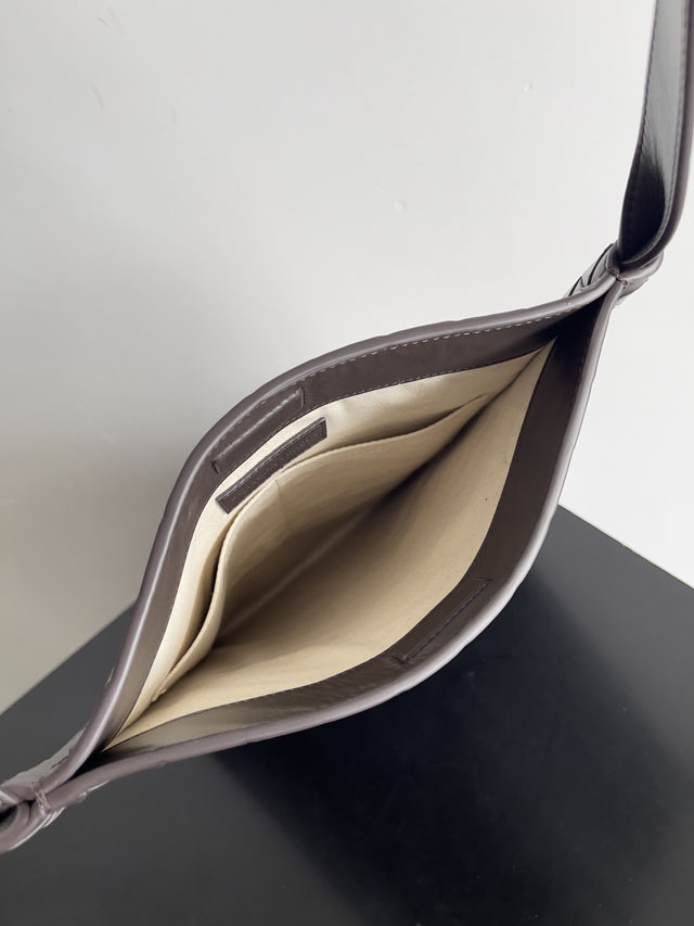 【BOTTEGA VENETA】ボッテガヴェネタ スーパーコピー ラージ フラット ループ フォンデンテショルダーバッグ（776204V2HL12145）