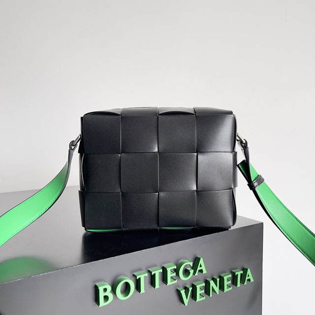 【BOTTEGA VENETA】ボッテガヴェネタ スーパーコピー カセット カメラバッグ ブラック/パラキート（730027V29E01091）
