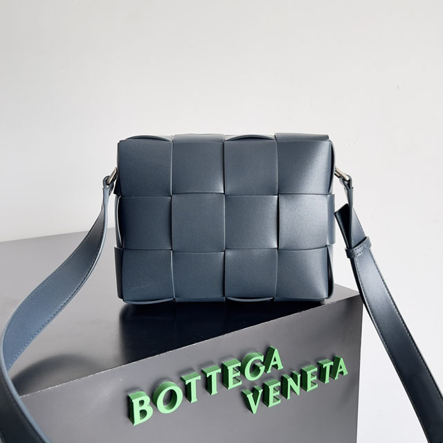 【BOTTEGA VENETA】ボッテガヴェネタ スーパーコピー カセット カメラバッグ ディープブルー（730027）