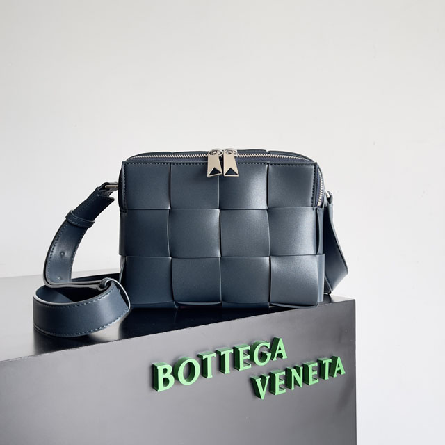 【BOTTEGA VENETA】ボッテガヴェネタ スーパーコピー カセット カメラバッグ ディープブルー（730027）