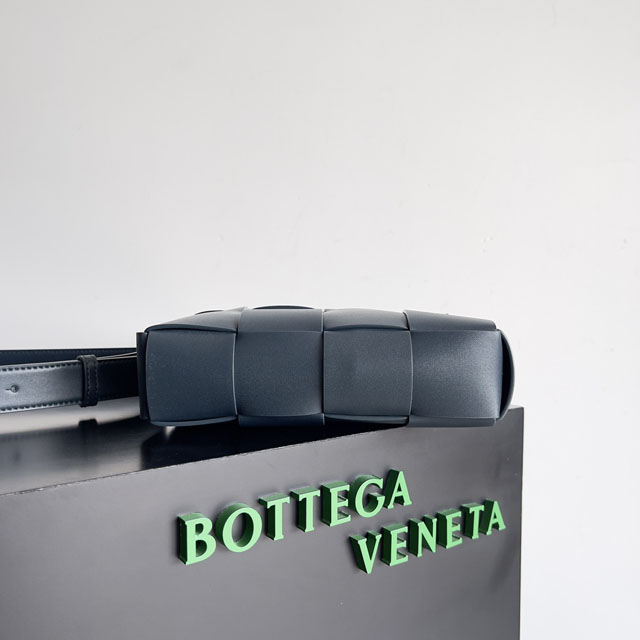 【BOTTEGA VENETA】ボッテガヴェネタ スーパーコピー カセット カメラバッグ ディープブルー（730027）