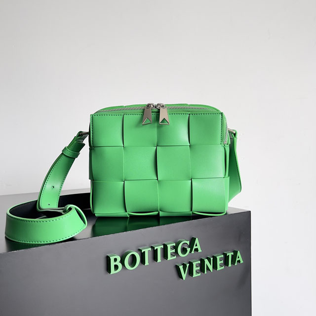 【BOTTEGA VENETA】ボッテガヴェネタ スーパーコピー カセット カメラバッグ パラキート（730027）