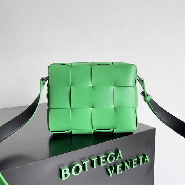 【BOTTEGA VENETA】ボッテガヴェネタ スーパーコピー カセット カメラバッグ パラキート（730027）