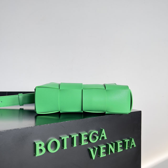 【BOTTEGA VENETA】ボッテガヴェネタ スーパーコピー カセット カメラバッグ パラキート（730027）