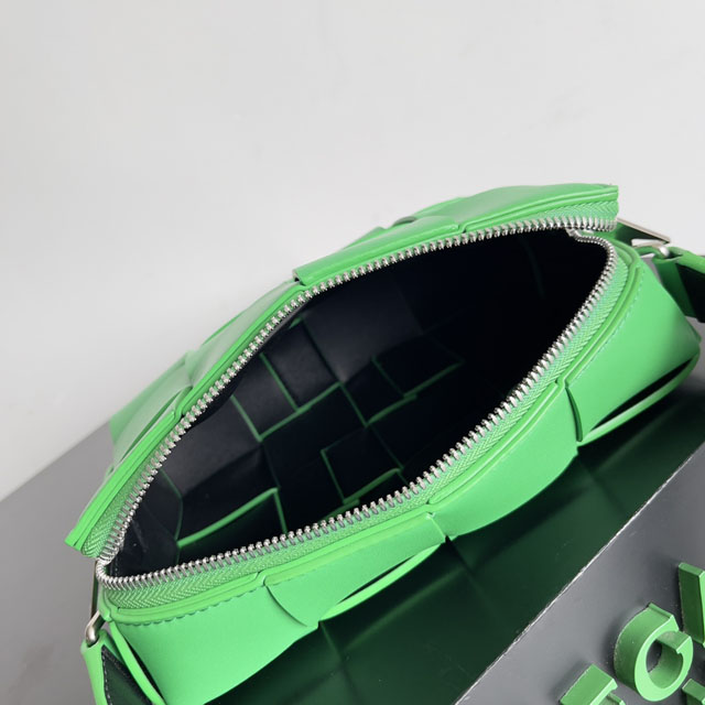 【BOTTEGA VENETA】ボッテガヴェネタ スーパーコピー カセット カメラバッグ パラキート（730027）