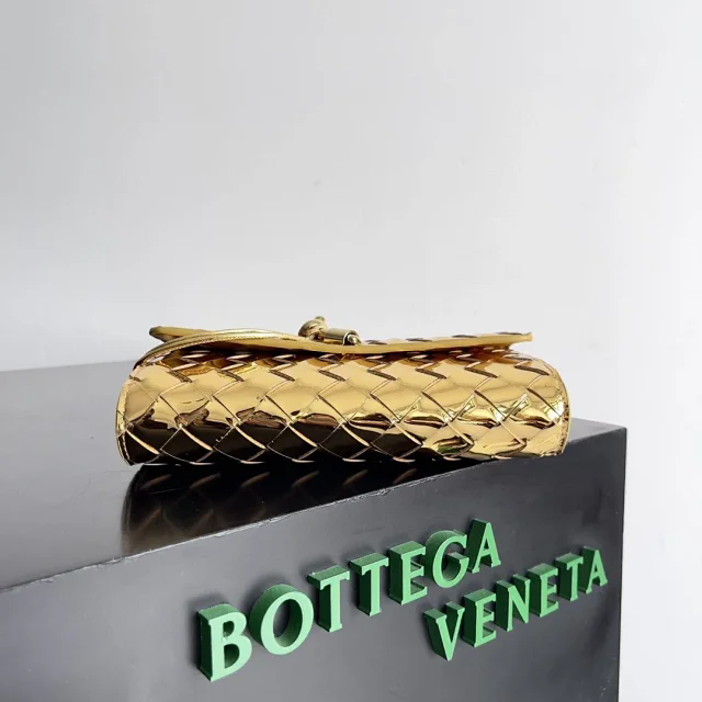 【BOTTEGA VENETA】ボッテガヴェネタ スーパーコピー アンディアーモ ラージ フラップウォレット（741504）