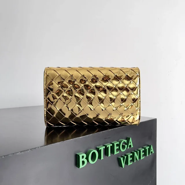 【BOTTEGA VENETA】ボッテガヴェネタ スーパーコピー アンディアーモ ラージ フラップウォレット（741504）