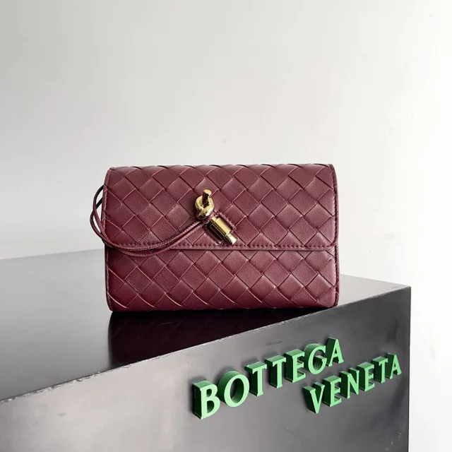 【BOTTEGA VENETA】ボッテガヴェネタ スーパーコピー アンディアーモ ラージ フラップウォレット（741504）
