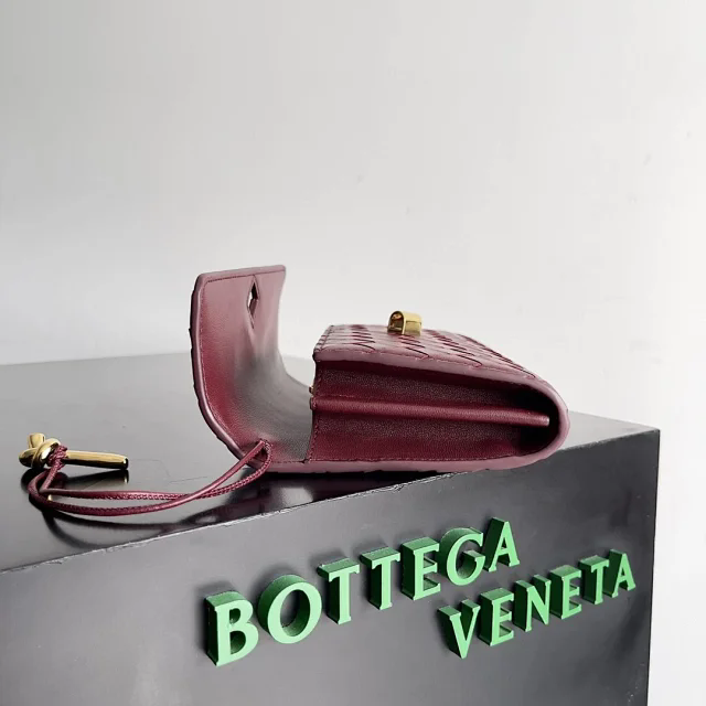 【BOTTEGA VENETA】ボッテガヴェネタ スーパーコピー アンディアーモ ラージ フラップウォレット（741504）