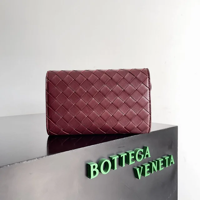 【BOTTEGA VENETA】ボッテガヴェネタ スーパーコピー アンディアーモ ラージ フラップウォレット（741504）