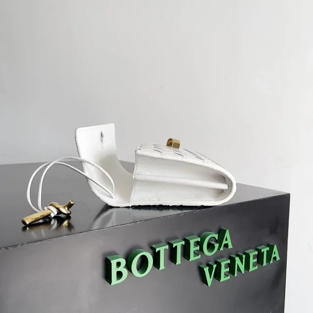 【BOTTEGA VENETA】ボッテガヴェネタ スーパーコピー アンディアーモ ラージ フラップウォレット（741504VCPP39195）