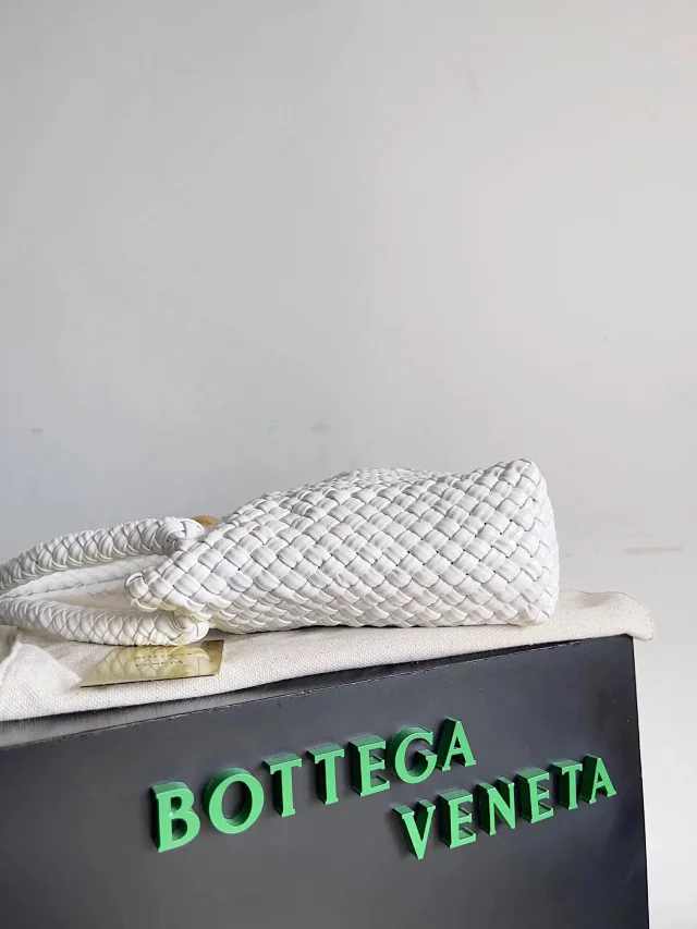 【BOTTEGA VENETA】ボッテガヴェネタ スーパーコピー トスカ イントレチャート スモール ハンドバッグ（716974V2EZ09233）
