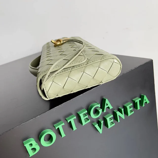 【BOTTEGA VENETA】ボッテガヴェネタ スーパーコピー ハンドル付き ロング クラッチバッグ（ 741511）